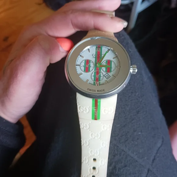 Gucci Watch - Picture 2 of 3
